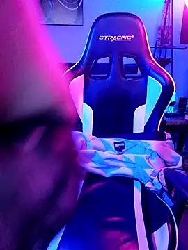 Snapshot of Funwithbrad1 chatting on 12-11-24, 05:43 Funwithbrad1 online show from 12-11-24, 05:43