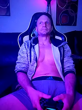 Snapshot of Funwithbrad1 chatting on 12-20-24, 08:17 Funwithbrad1 online show from 12-20-24, 08:17