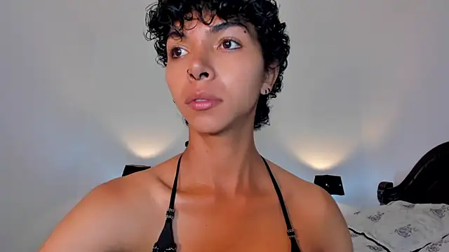 xhenisa  online show from 01-26-25, 03:36