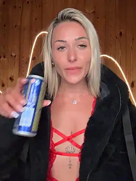 Snapshot of petrouchkaaa_ chatting on 04-19-26, 07:16 petrouchkaaa online show from 04-19-26, 07:16
