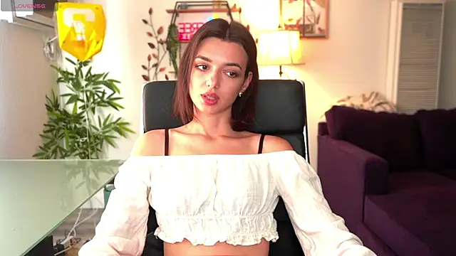 Snapshot of olivia_jeas chatting on 05-19-26, 11:33 olivia jeas online show from 05-19-26, 11:33