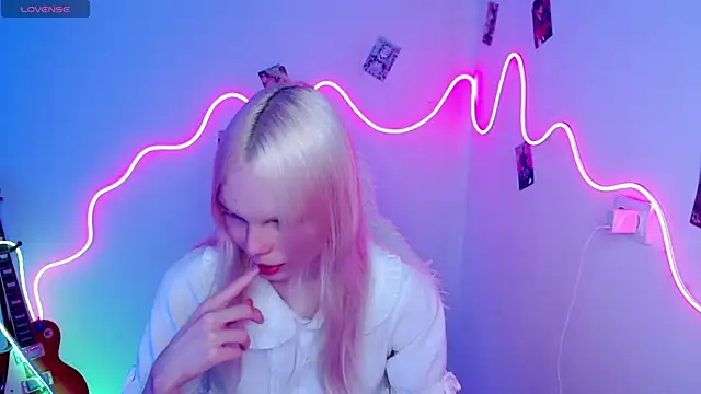 Emily Nyaffee online show from 10-16-25, 11:06