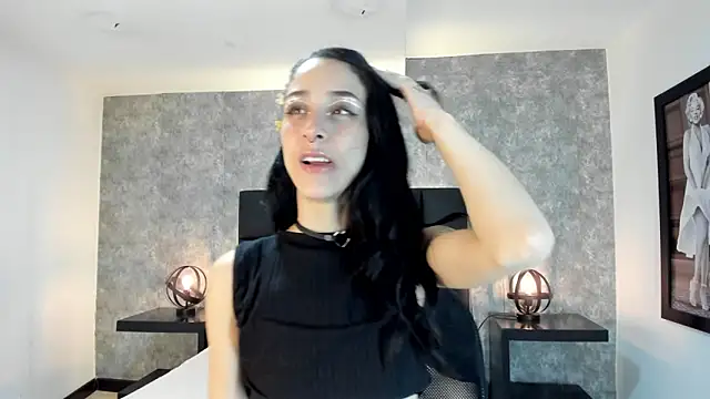 Snapshot of lhiamfit chatting on 12-14-24, 04:45 lhiamfit online show from 12-14-24, 04:45