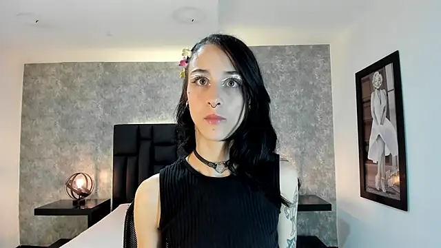Snapshot of lhiamfit chatting on 12-14-24, 02:31 lhiamfit online show from 12-14-24, 02:31