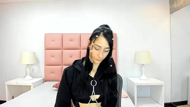 Snapshot of lhiamfit chatting on 01-22-25, 04:02 lhiamfit online show from 01-22-25, 04:02