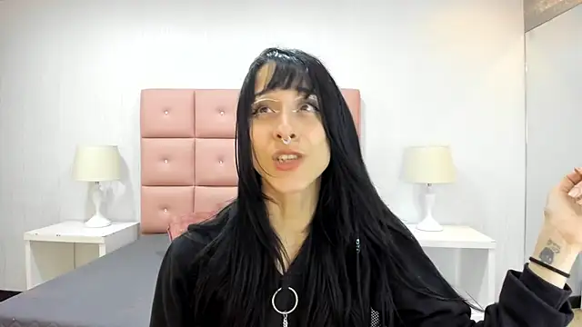 Snapshot of lhiamfit chatting on 02-07-25, 06:24 lhiamfit online show from 02-07-25, 06:24