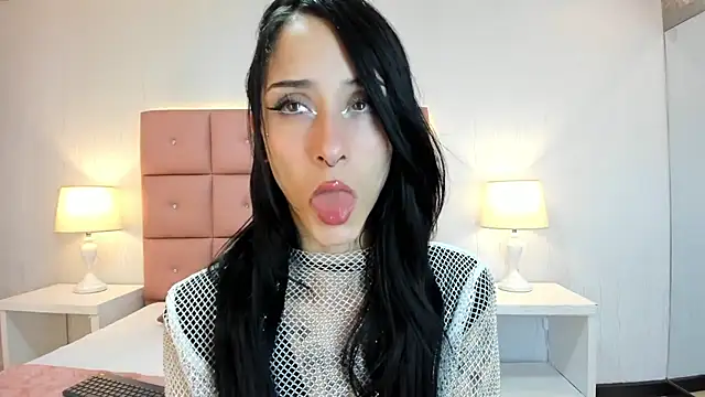Snapshot of lhiamfit chatting on 03-13-25, 03:28 lhiamfit online show from 03-13-25, 03:28