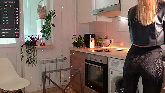 Snapshot of MissLovex chatting on 02-12-26, 08:42 MissLovex online show from 02-12-26, 08:42