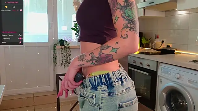 Snapshot of MissLovex chatting on 02-20-26, 05:48 MissLovex online show from 02-20-26, 05:48