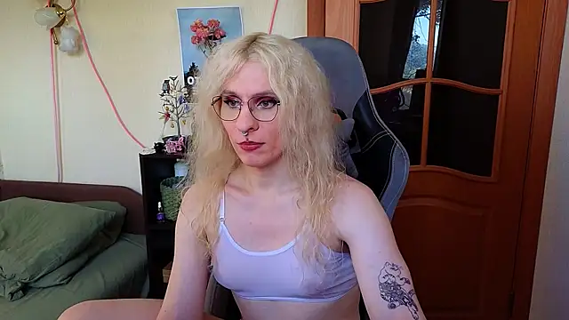 Snapshot of Lori_Myaf chatting on 08-01-26, 04:28 Lori Myaf online show from 08-01-26, 04:28
