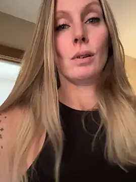 ItsDanniG online show from 12-08-24, 06:39