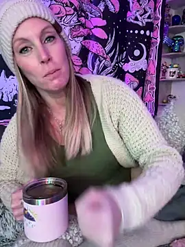 ItsDanniG online show from 03-04-25, 04:52