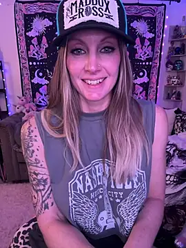 ItsDanniG online show from 03-11-25, 09:15