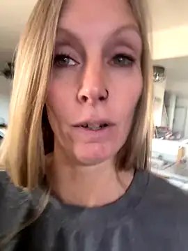 ItsDanniG online show from 10-14-25, 04:19