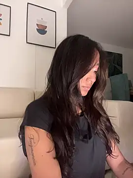 Snapshot of DianaHopson chatting on 01-31-26, 07:56 DianaHopson online show from 01-31-26, 07:56