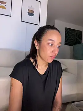 Snapshot of DianaHopson chatting on 02-01-26, 12:15 DianaHopson online show from 02-01-26, 12:15