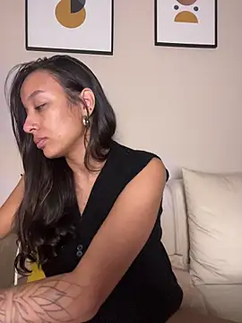 Snapshot of DianaHopson chatting on 02-27-26, 02:11 DianaHopson online show from 02-27-26, 02:11