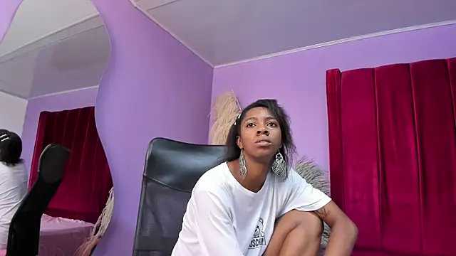 Snapshot of Shanelle__ chatting on 05-04-26, 01:29 Shanelle online show from 05-04-26, 01:29