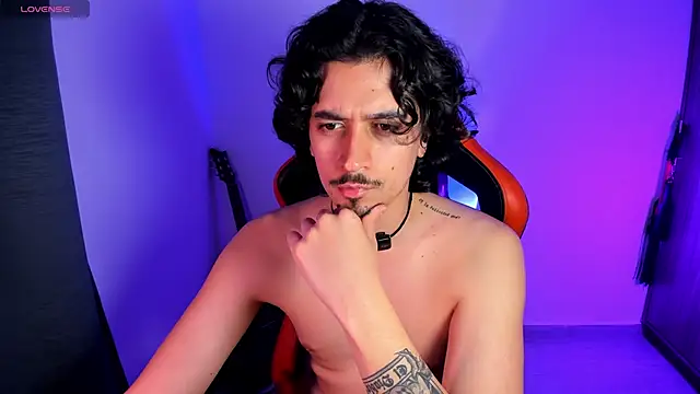 Snapshot of Alexfloresz chatting on 06-03-26, 12:57 Alexfloresz online show from 06-03-26, 12:57