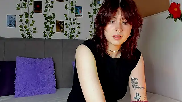 miss Lizzy online show from 11-04-25, 01:16