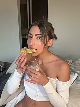 Snapshot of Ameellie chatting on 02-06-25, 06:35 Ameellie online show from 02-06-25, 06:35