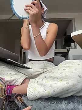 Snapshot of Ameellie chatting on 03-01-25, 03:16 Ameellie online show from 03-01-25, 03:16