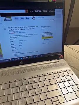 Snapshot of Ameellie chatting on 03-08-25, 09:18 Ameellie online show from 03-08-25, 09:18