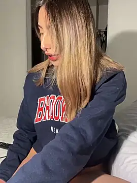 Snapshot of Ameellie chatting on 03-13-25, 06:23 Ameellie online show from 03-13-25, 06:23