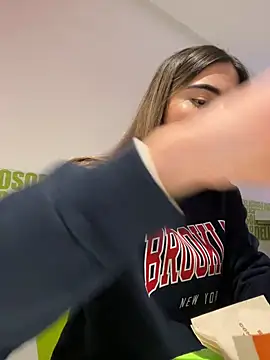 Snapshot of Ameellie chatting on 03-13-25, 09:26 Ameellie online show from 03-13-25, 09:26