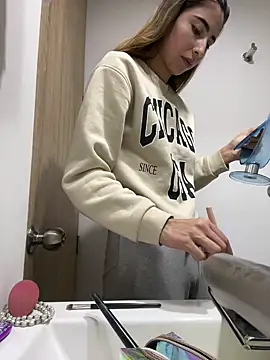 Snapshot of Ameellie chatting on 03-22-25, 03:20 Ameellie online show from 03-22-25, 03:20