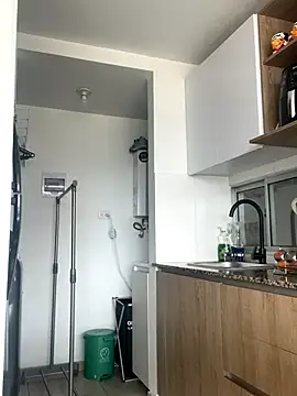 Snapshot of Ameellie chatting on 09-10-25, 03:56 Ameellie online show from 09-10-25, 03:56