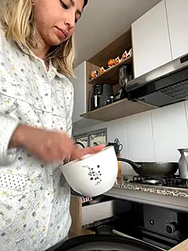 Snapshot of Ameellie chatting on 09-13-25, 04:07 Ameellie online show from 09-13-25, 04:07