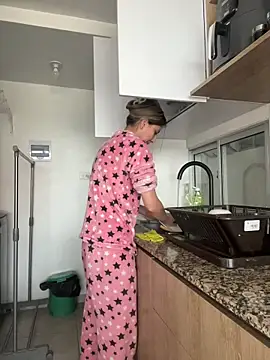 Snapshot of Ameellie chatting on 10-10-25, 03:22 Ameellie online show from 10-10-25, 03:22