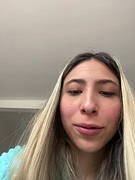 Snapshot of Ameellie chatting on 10-25-25, 04:13 Ameellie online show from 10-25-25, 04:13