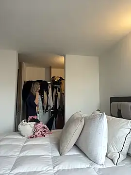 Snapshot of Ameellie chatting on 11-02-25, 03:58 Ameellie online show from 11-02-25, 03:58