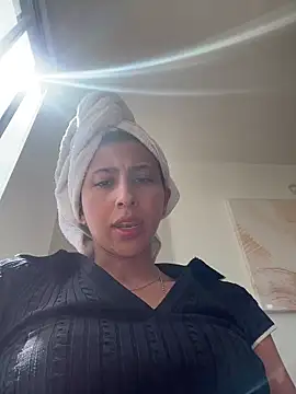 Snapshot of Ameellie chatting on 11-11-25, 03:12 Ameellie online show from 11-11-25, 03:12