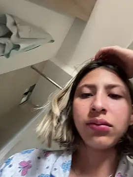 Snapshot of Ameellie chatting on 11-22-25, 04:06 Ameellie online show from 11-22-25, 04:06