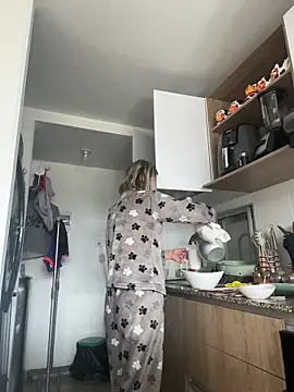 Snapshot of Ameellie chatting on 11-26-25, 03:24 Ameellie online show from 11-26-25, 03:24