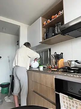 Snapshot of Ameellie chatting on 12-14-25, 04:12 Ameellie online show from 12-14-25, 04:12