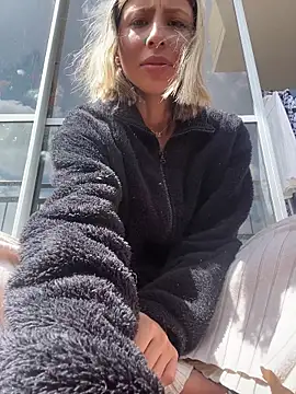 Snapshot of Ameellie chatting on 12-21-25, 04:14 Ameellie online show from 12-21-25, 04:14