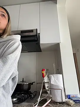 Snapshot of Ameellie chatting on 01-11-26, 04:01 Ameellie online show from 01-11-26, 04:01