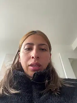Snapshot of Ameellie chatting on 07-15-26, 04:01 Ameellie online show from 07-15-26, 04:01