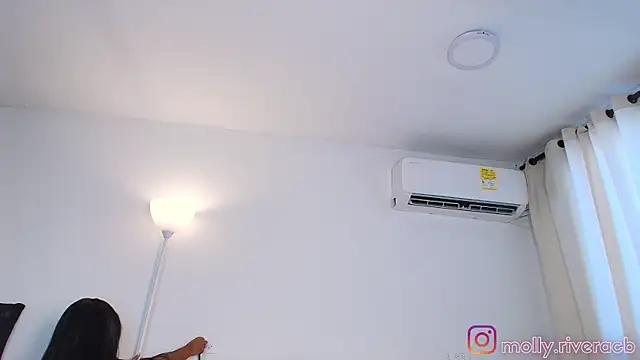 mollyrivera online show from 12-18-25, 05:41