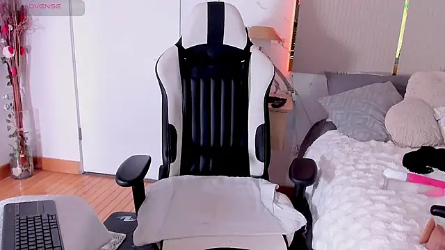 Jadeh Williams02 online show from 11-09-25, 07:34