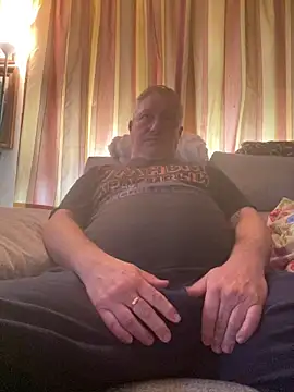 Snapshot of Russirayu chatting on 03-01-25, 08:56 Russirayu online show from 03-01-25, 08:56