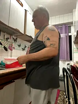 Snapshot of Russirayu chatting on 09-19-25, 06:52 Russirayu online show from 09-19-25, 06:52