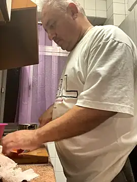 Snapshot of Russirayu chatting on 10-15-25, 06:30 Russirayu online show from 10-15-25, 06:30