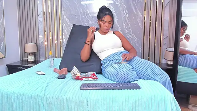 Snapshot of CiaraHarris chatting on 02-08-25, 11:34 CiaraHarris online show from 02-08-25, 11:34