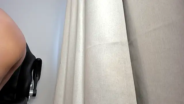 Snapshot of _Molly_rosse_ chatting on 05-11-26, 02:45 Molly rosse online show from 05-11-26, 02:45