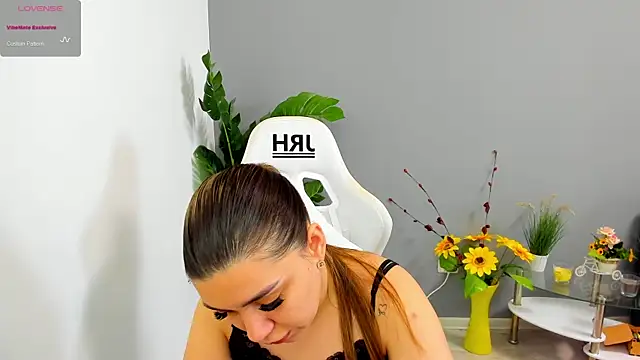 Snapshot of EveEvian chatting on 05-29-26, 11:30 EveEvian online show from 05-29-26, 11:30